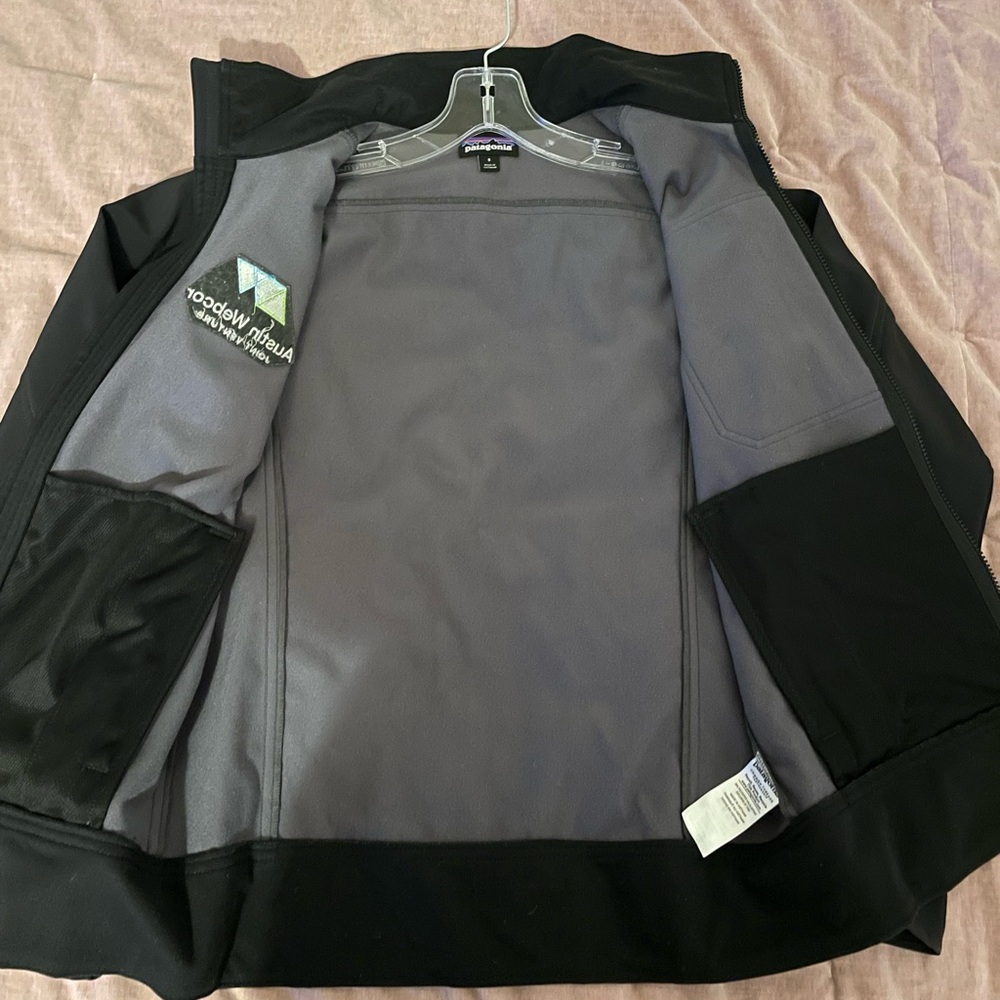 Black Patagonia Softshell Jacket - Picture 2 of 8
